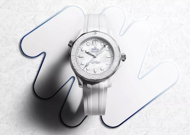 Omega – Seamaster Diver 300M Milano Cortina, weiße Taucheruhr aus Keramik und Titan mit Kautschukband und Automatikkaliber 