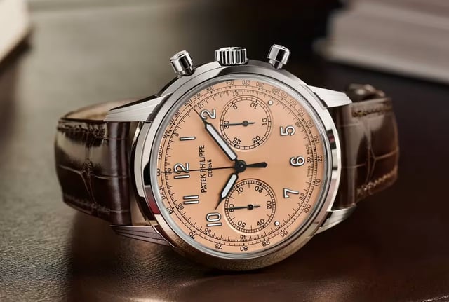  Eine Patek Philippe liegend auf der Seite, Armband