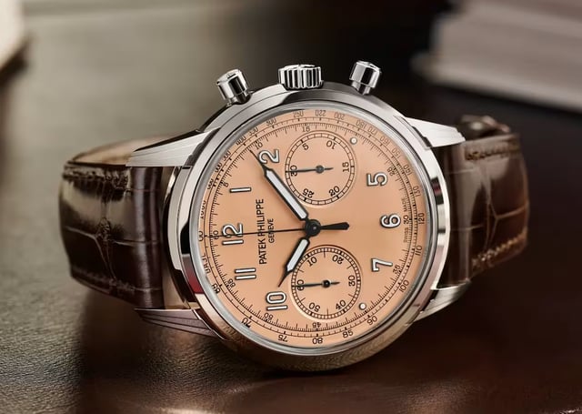  Eine Patek Philippe liegend auf der Seite, Armband