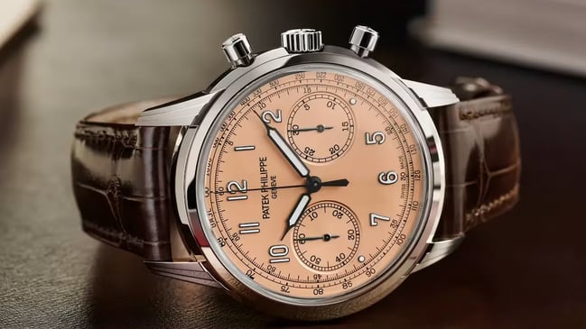  Eine Patek Philippe liegend auf der Seite, Armband