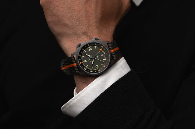 Laco Frankfurt 40 GMT: Uhr am Handgelenk