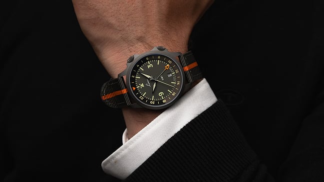 Laco Frankfurt 40 GMT: Uhr am Handgelenk