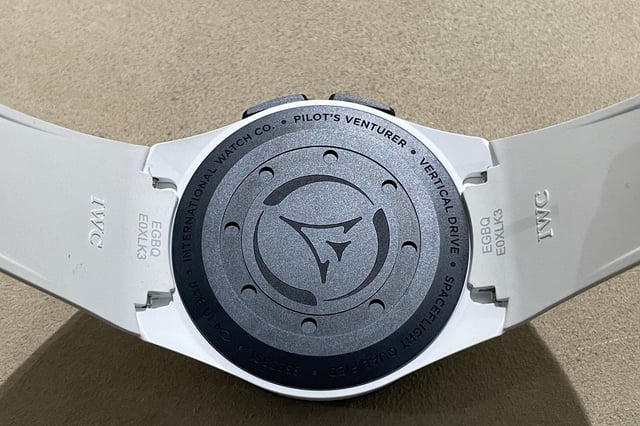 IWC-Pilots-Venturer-Vertical-Drive-Boden.jpg