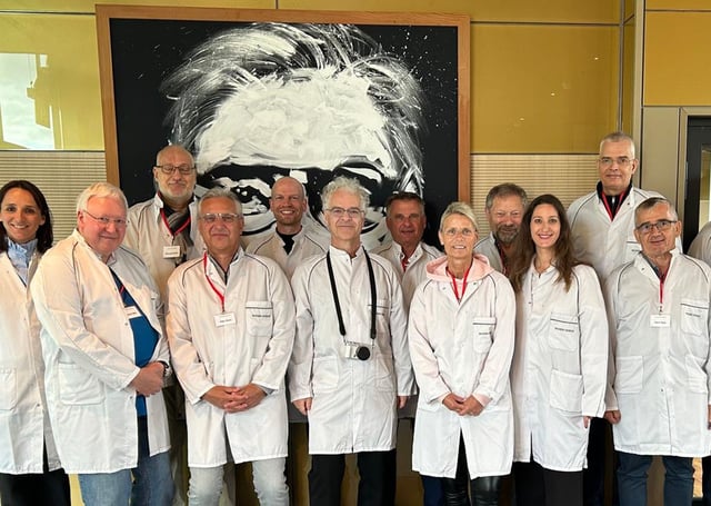 WatchTime-Leserreise-Genf-2026-Gruppenbild-Roger-Dubuis