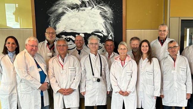 WatchTime-Leserreise-Genf-2026-Gruppenbild-Roger-Dubuis