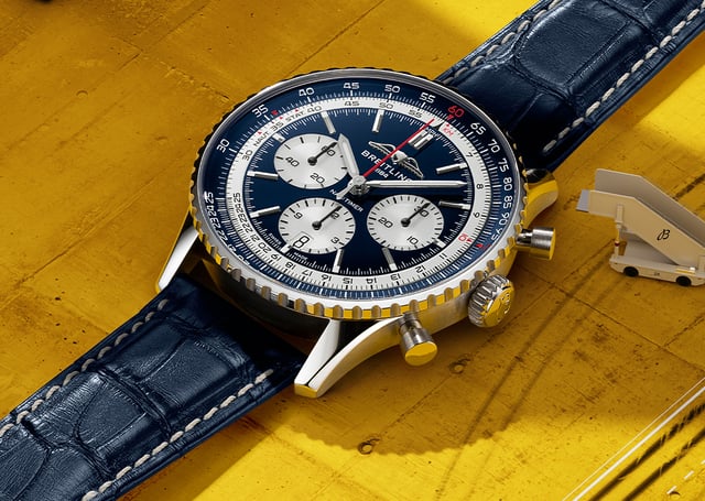Breitling Navitimer B01 Chronograph 43 Tribute to Concorde, Automatik-Chronoraph mit Lederband und zweifarbigem Zifferblatt