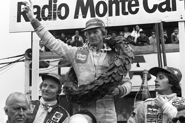 Jean-Pierre Jabouille feiert 1979 seinen Formel-1-Sieg in Dijon