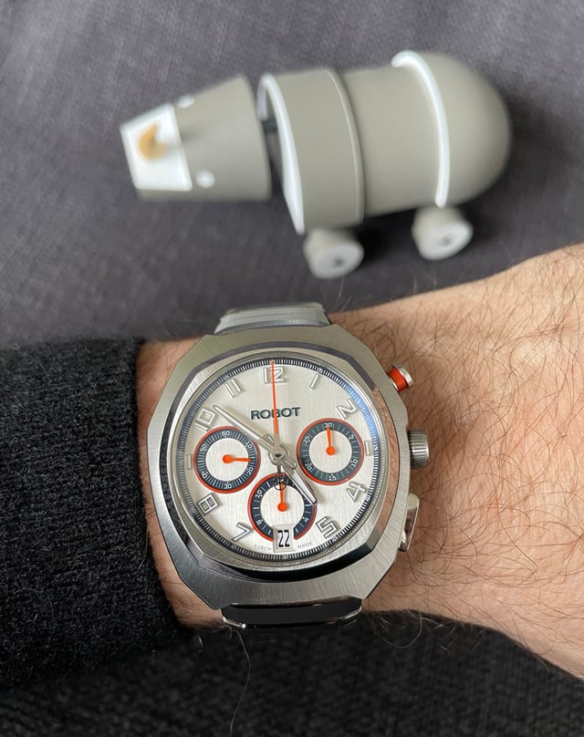 Robot: Robotic One Wristshot mit tschechischem Holzspielzeug