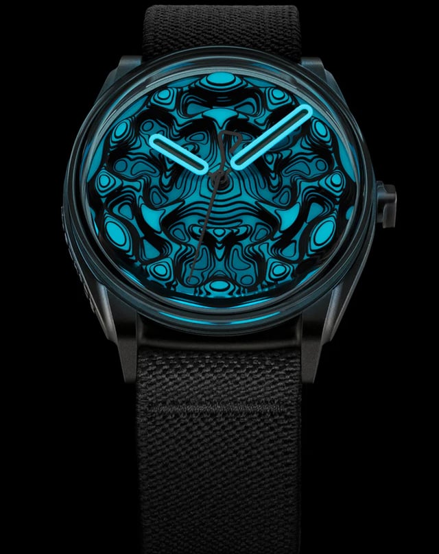 Kollokium – Projekt 02 Variant B, ausgefallene Uhrenkreation mit topografischem Zifferblatt