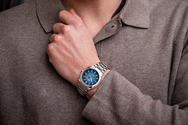 Casio Edifice EFK-200D-2A am Handgelenk