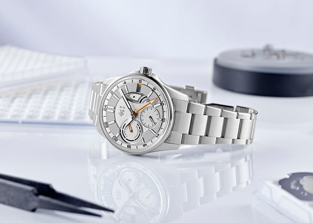 Christopher Ward: C63 Sealander True GMT