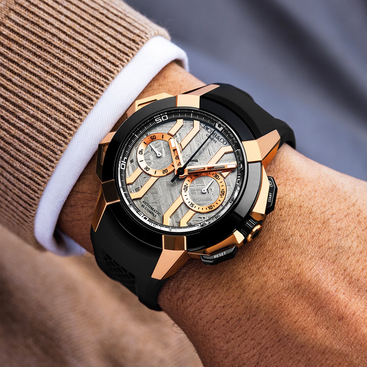 Jacob & Co. Epic X Chrono 44 mm mit Meteoritenzifferblatt am Handgelenk in Rosegold