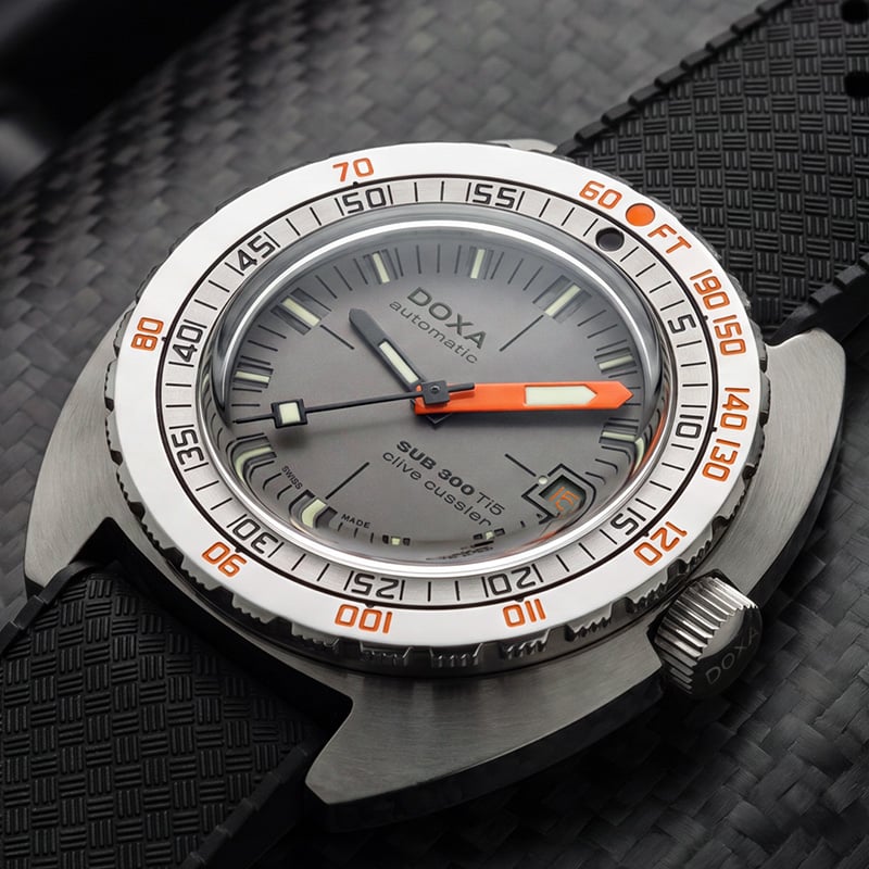 Doxa Sub 300 Ti5 Clive Cussler: Zifferblatt