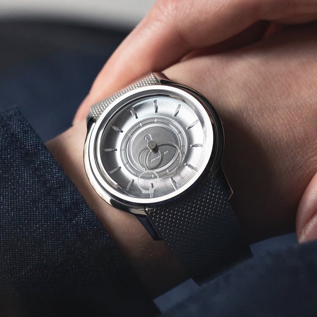 Wristshot der La Pièce N°2 Silver von Beaubleu und Monnaie de Paris