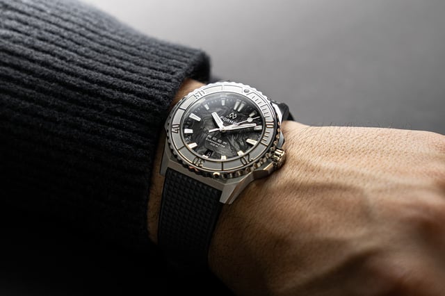 Formex Reef 39,5 mm Forged Carbon, Wristshot Armband