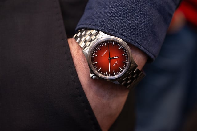 WatchTime Düsseldorf Sinn 556 am Handgelenk