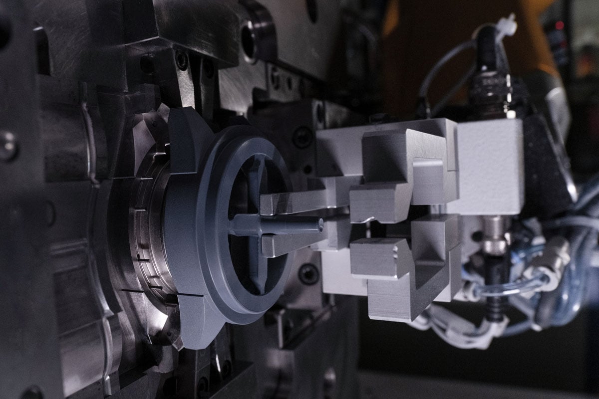 Rado-Comadur: Rohling eines Captain-Cook-Gehäuses vor dem Sintern