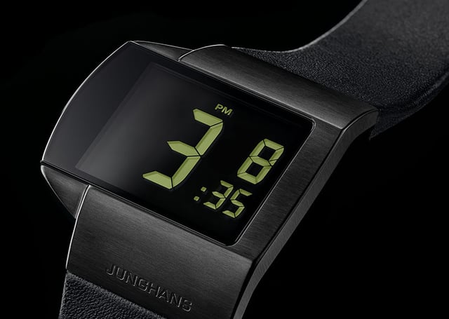 Junghans Mega Futura auf schwarzem Untergrund