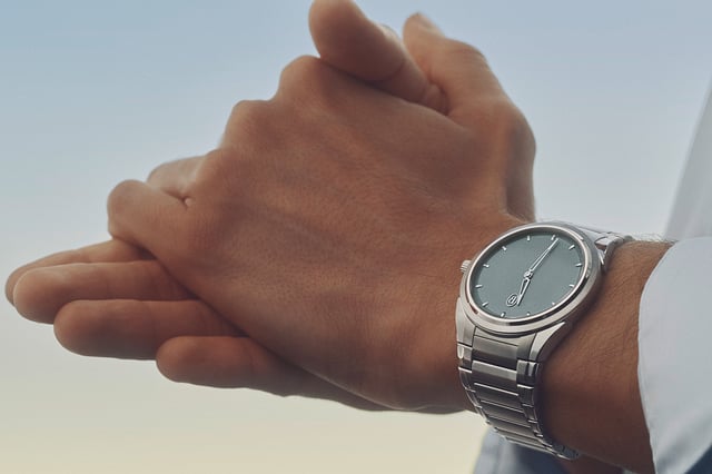 Parmigiani Fleurier Tonda PF Micro-Rotor Stainless Steel Agave Blue, Edelstahluhr am Handgelenk