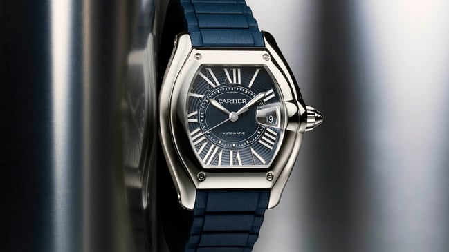 Frontaufnahme der Cartier Roadster mit Armband