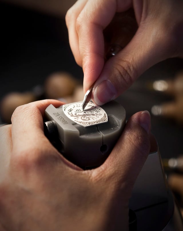 Patek-Philippe-Steinesetzen-bei-Cadrans-Flueckiger-in-St-Imier