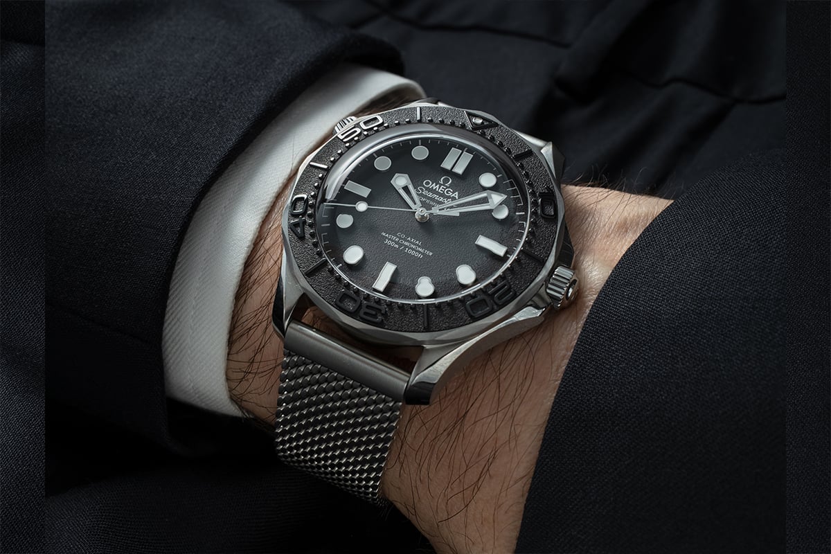 Omega Seamaster Diver 300M Spectre am Handgelenk