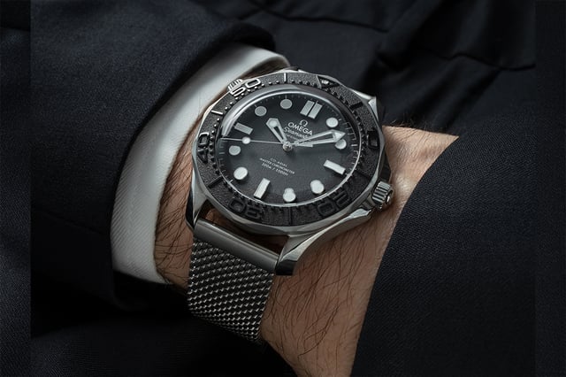 Omega Seamaster Diver 300M Spectre am Handgelenk