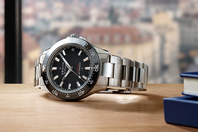 Zenith Chronomaster Solo Sport, liegend, mit schwarzem Zifferblatt