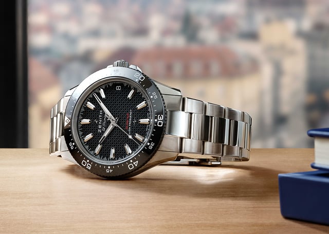 Zenith Chronomaster Solo Sport, liegend, mit schwarzem Zifferblatt