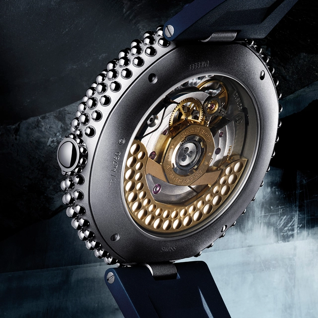 Gérald Genta Gentissima Oursin in 41-mm mit Meteorit-Zifferblatt in Blau, Gehäuseboden Kaliber GG-005