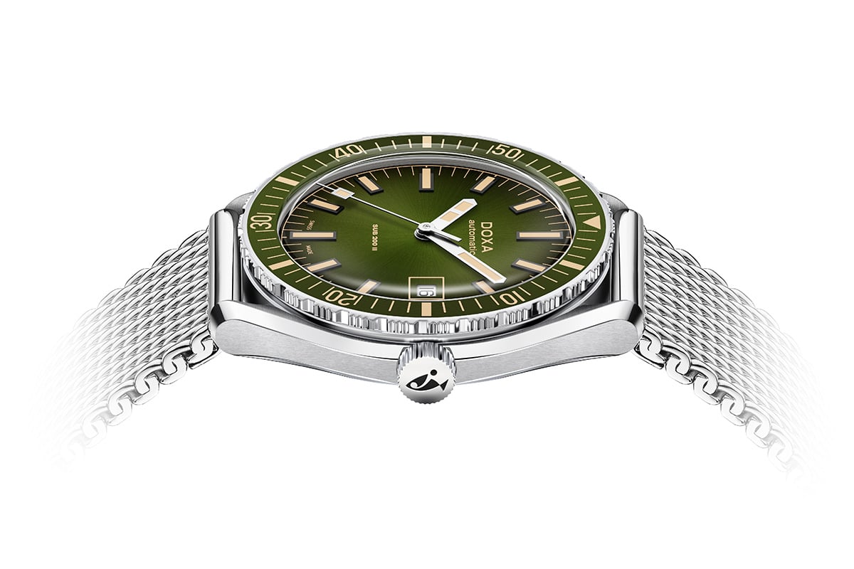 Doxa SUB 200 II, grünes Zifferblatt, Milanaiseband, Seiteansicht