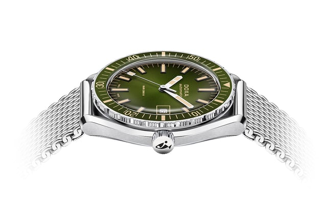 Doxa SUB 200 II, grünes Zifferblatt, Milanaiseband, Seiteansicht