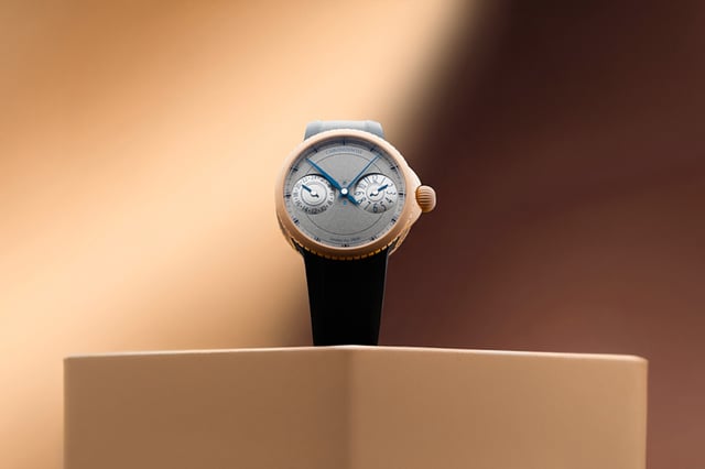 Chronoswiss Pulse GMT Frosted Guilloche Gold, Frontansicht Uhr
