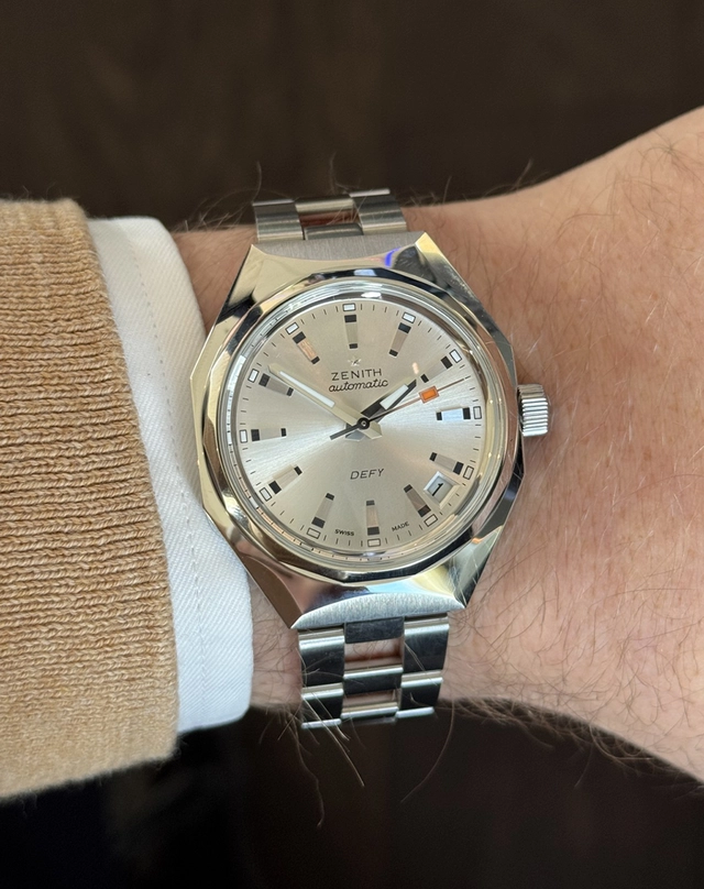 Zenith – Defy Revival A3643, Retro-Uhr mit Automatikkaliber und silberfarbenem Zifferblatt