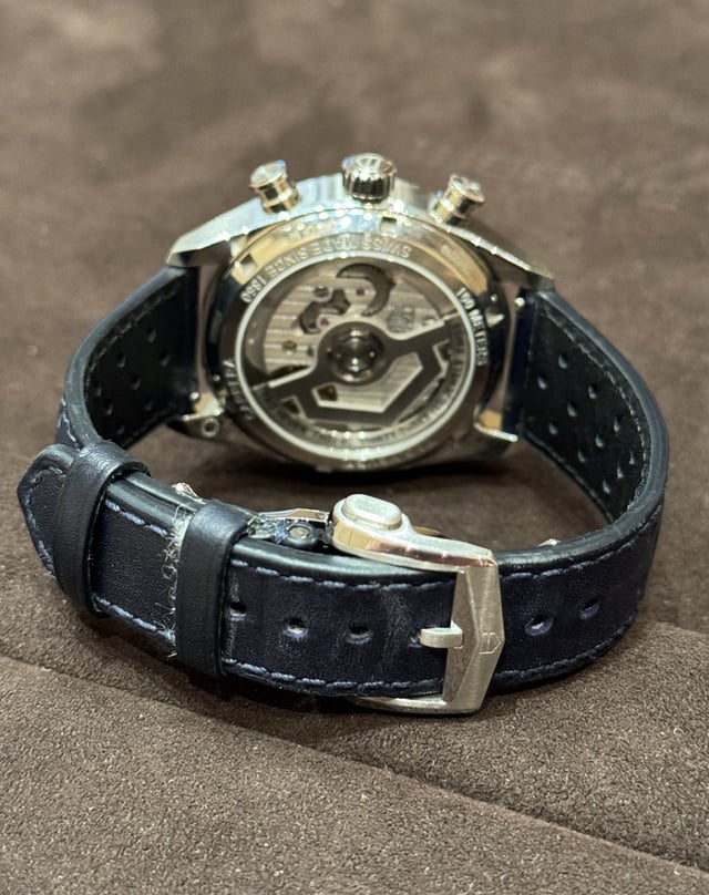 Wempe × TAG Heuer Carrera Chronograph Wempe Signature Collection, Automatik-Chronograph mit silbernem Zifferblatt und Lederband