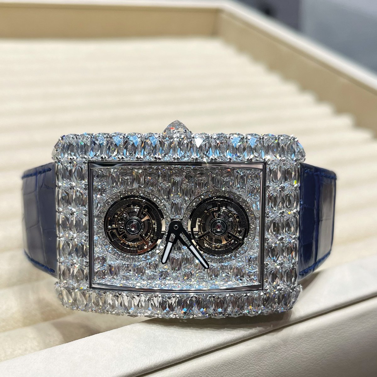 Hands-on-Bilder: Billionaire Double Tourbillon Angel Cut von Jacob & Co.