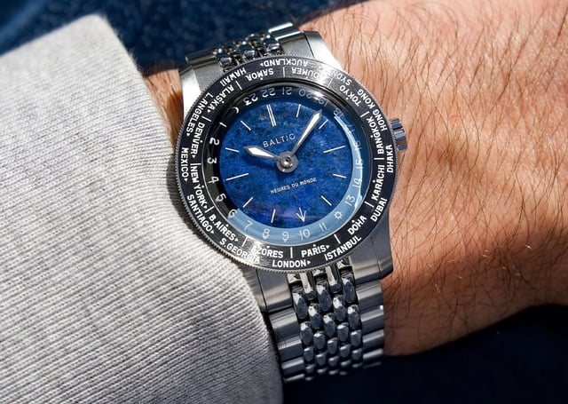 Baltic – Heures du Monde Worldtimer, Weltzeituhr aus Edelstahl mit Automatikkaliber