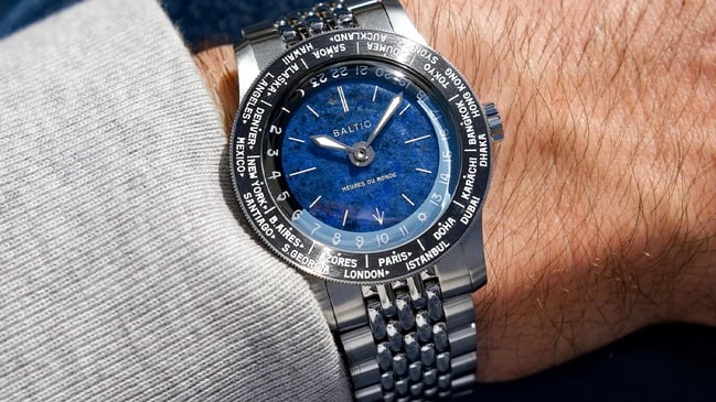Baltic – Heures du Monde Worldtimer, Weltzeituhr aus Edelstahl mit Automatikkaliber