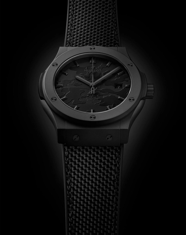 Hublot: Classic Fusion Yohji Yamamoto schwarzer Hintergrund