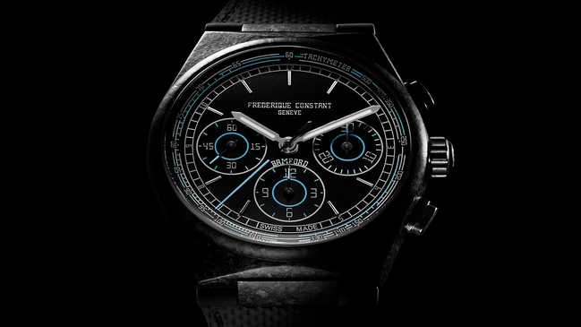 Frederique Constant Bamford Highlife Chronograph, dunkle Uhr vor schwarzem Hintergrund