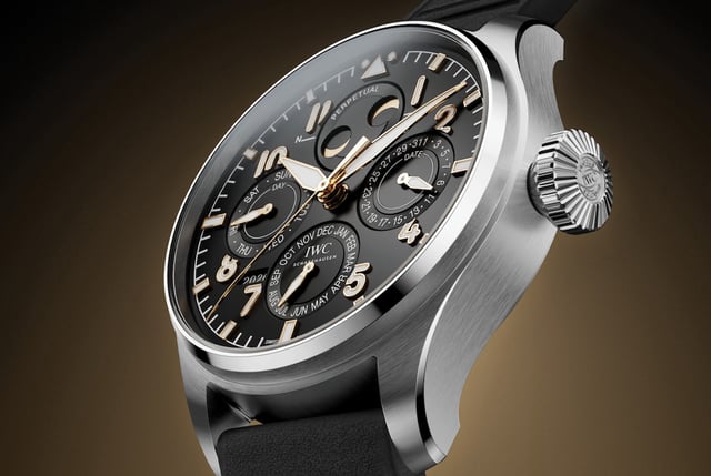 Vorderansicht der IWC Mercedes-Benz Big Pilot Perpetual Calendar Proset, Detail 