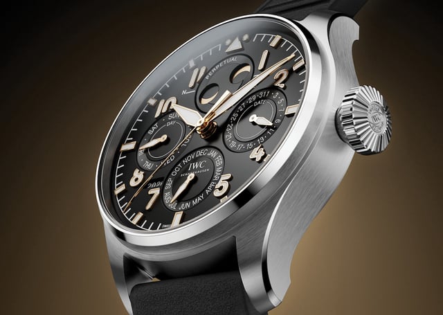 Vorderansicht der IWC Mercedes-Benz Big Pilot Perpetual Calendar Proset, Detail 
