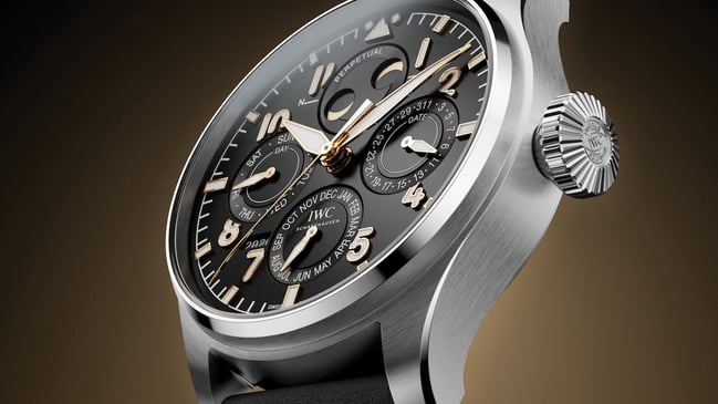 Vorderansicht der IWC Mercedes-Benz Big Pilot Perpetual Calendar Proset, Detail 