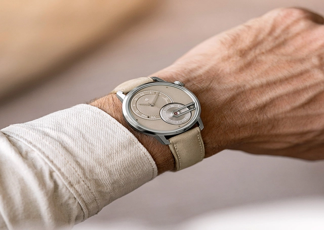 Armin Strom Tribute 1 Sandstein, Wristshot