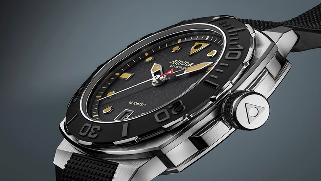 Alpina Seastrong Diver Extreme Automatic, Seitenprofil, Lünette und Zifferblatt