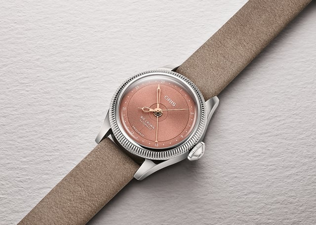 Oris Big Crown Pointer Date 29 mm, liegend