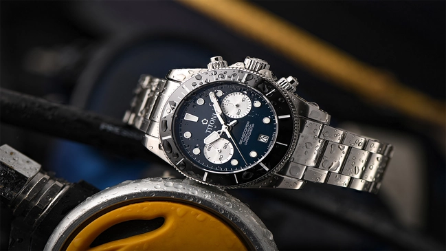 Titoni Seascoper 300 Bi-Compax Chronograph, Taucheruhr mit Chronoraph