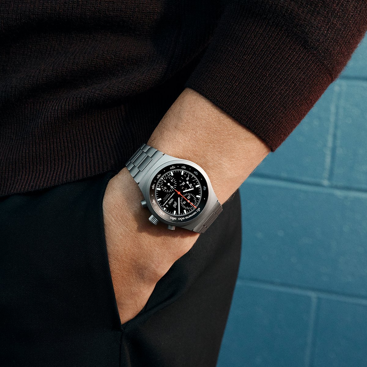 Porsche Design – Chronograph 1 All Titanium am Handgelenk