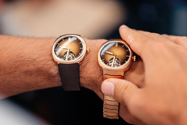 H. Moser & Cie. Streamliner Tourbillon Pierre Gasly, zwei Uhren am Handgelenk