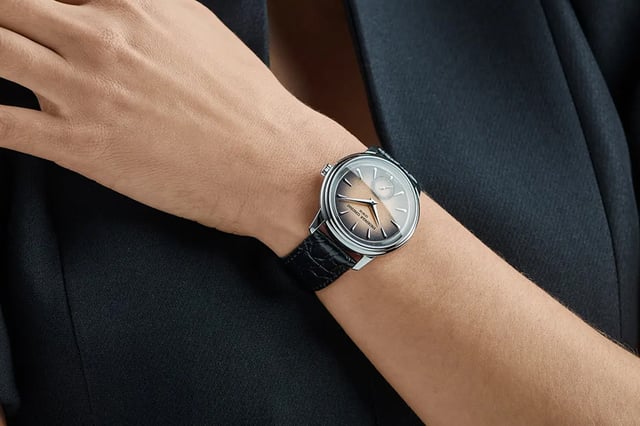 Frederique Constant Classics Moneta Handaufzug am Handgelenk